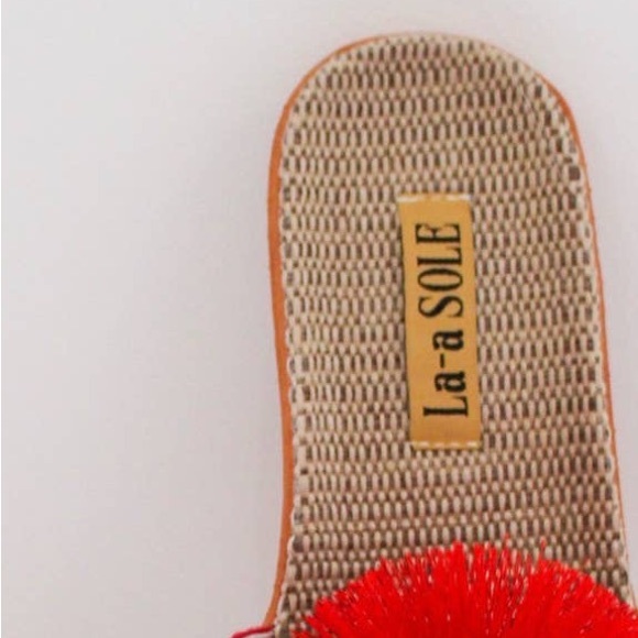 NEW! LA-a SOLE White Fringe Playful Unique Pom Pom Sandals  9 10 - Picture 6 of 12